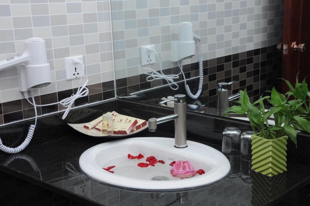 V N E Hotel Phnom Penh Ngoại thất bức ảnh