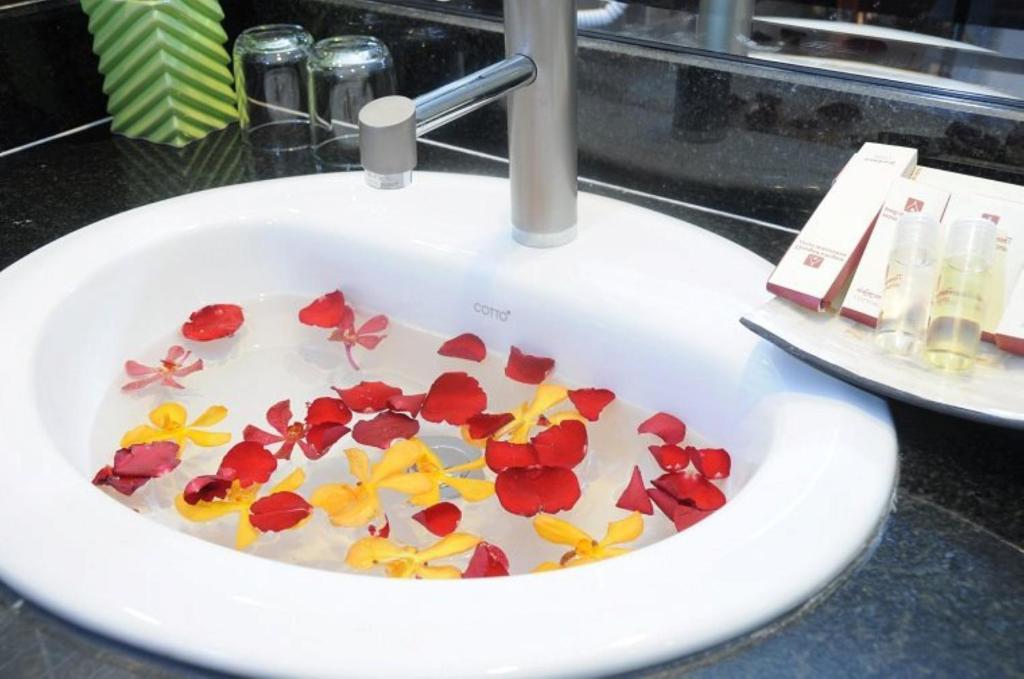 V N E Hotel Phnom Penh Ngoại thất bức ảnh