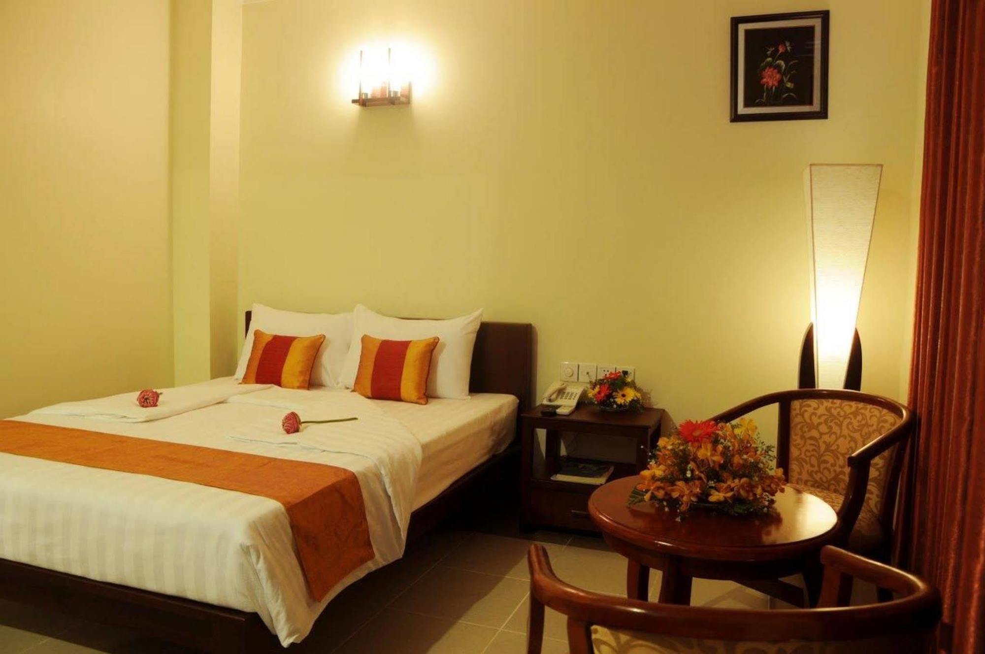 V N E Hotel Phnom Penh Ngoại thất bức ảnh