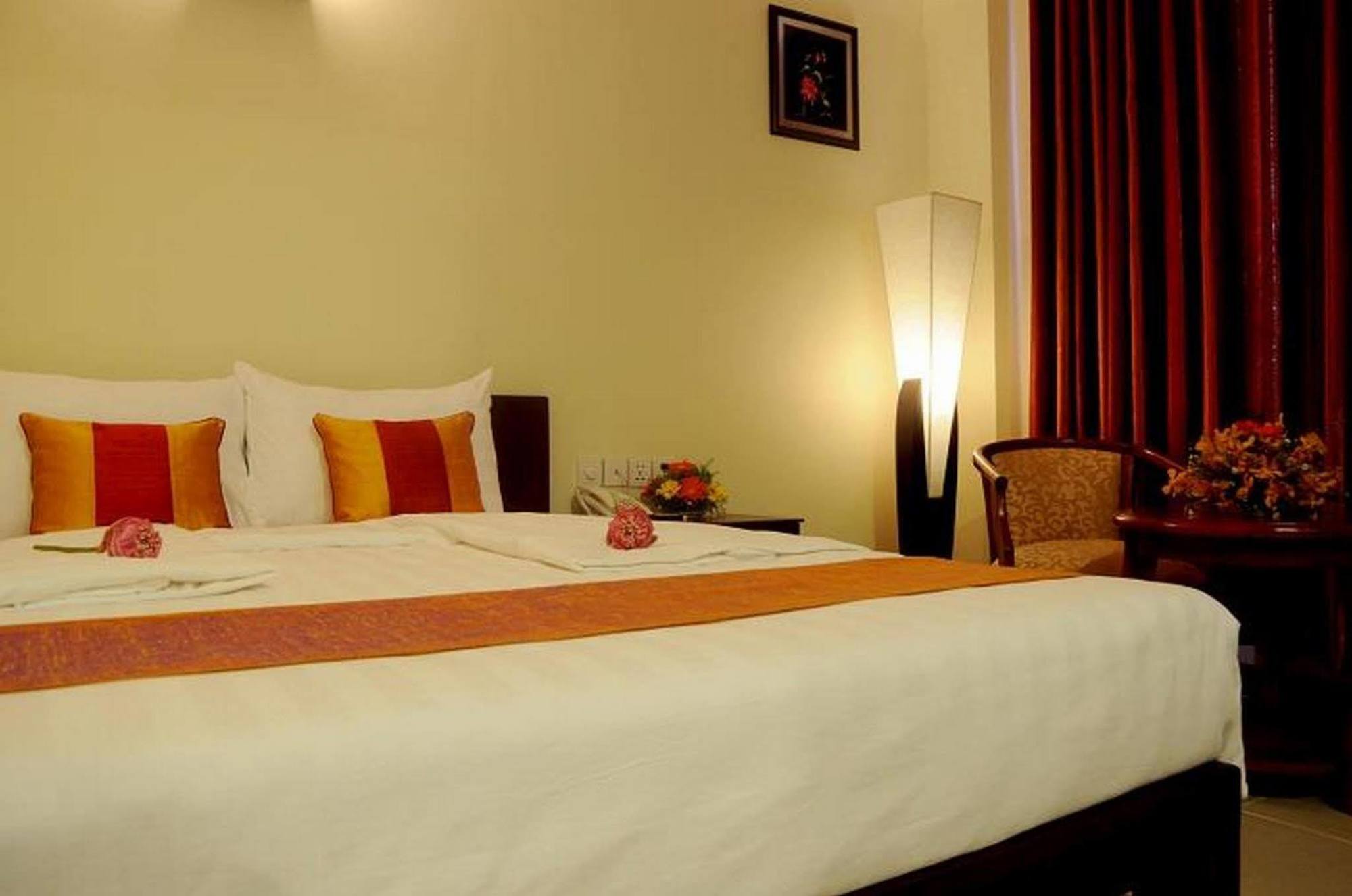 V N E Hotel Phnom Penh Ngoại thất bức ảnh