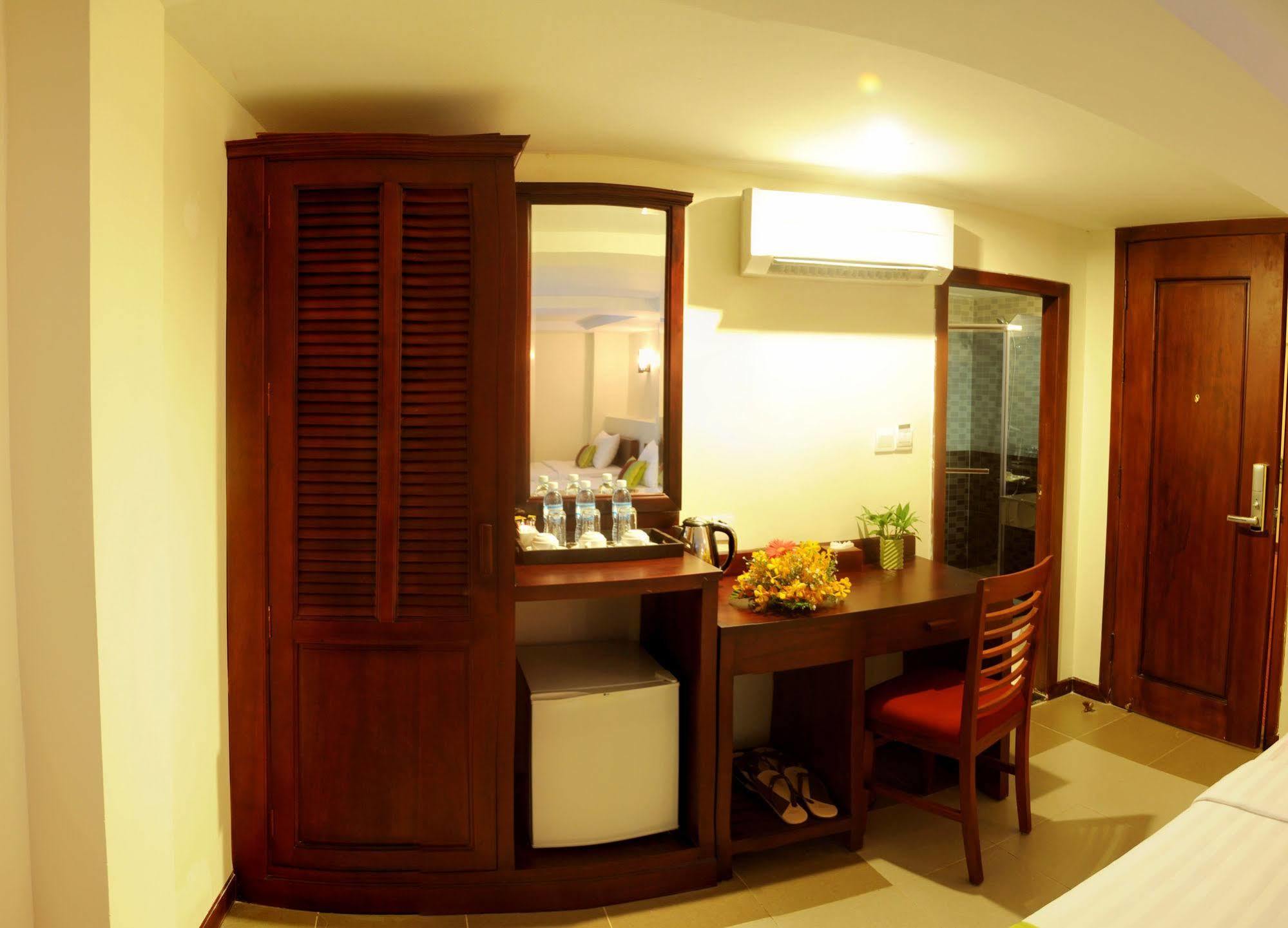 V N E Hotel Phnom Penh Ngoại thất bức ảnh