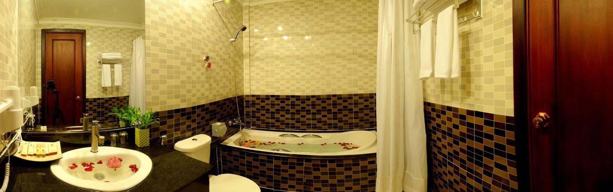 V N E Hotel Phnom Penh Ngoại thất bức ảnh