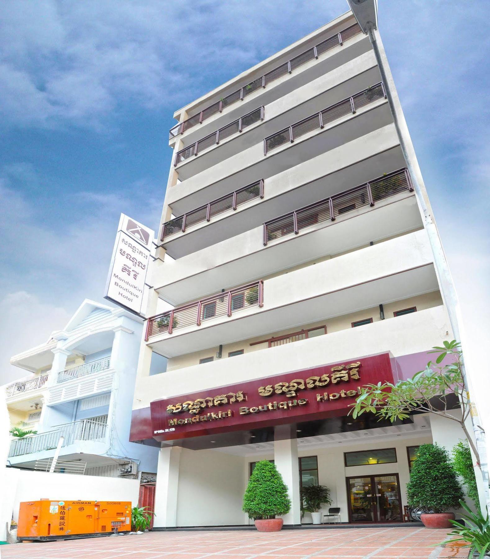 V N E Hotel Phnom Penh Ngoại thất bức ảnh