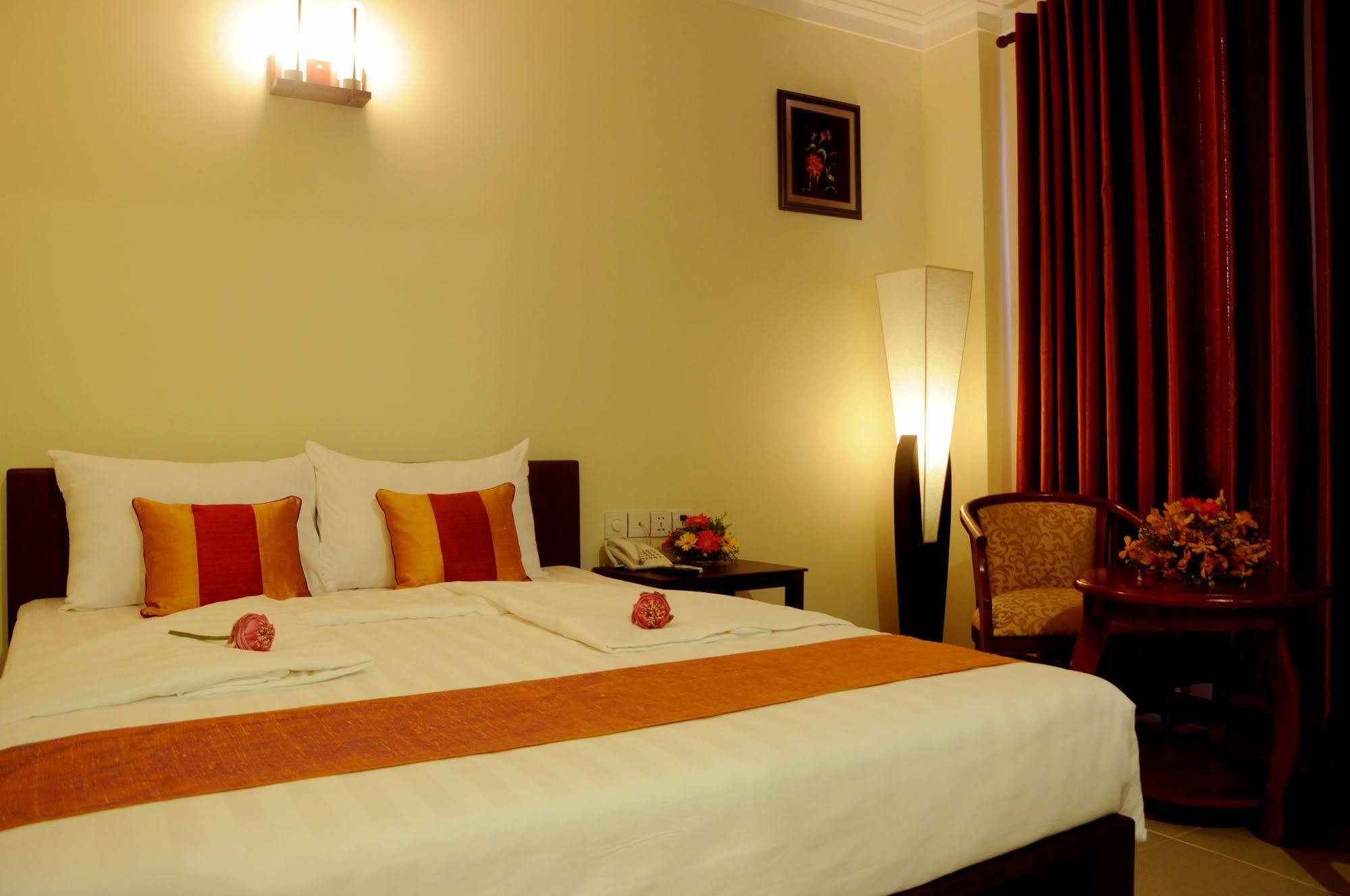 V N E Hotel Phnom Penh Ngoại thất bức ảnh
