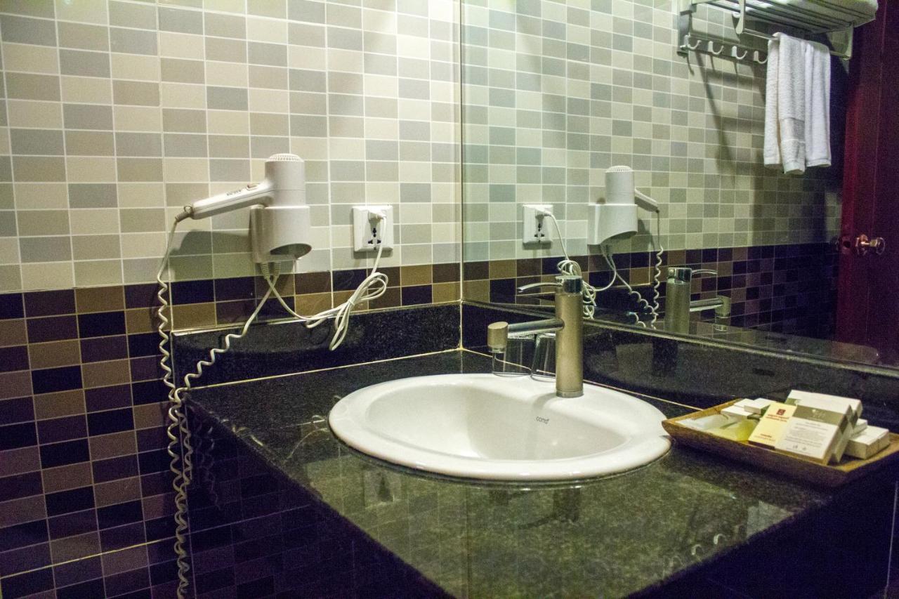 V N E Hotel Phnom Penh Ngoại thất bức ảnh